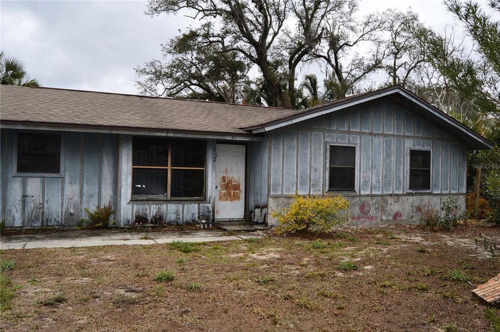 Photo of 702 James Avenue, Fruitland Park, FL 34731 (MLS # G5108383)