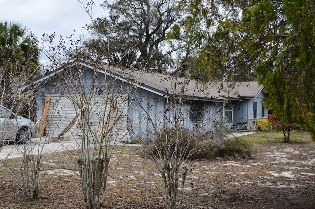 Photo of 702 James Avenue, Fruitland Park, FL 34731 (MLS # G5108383)