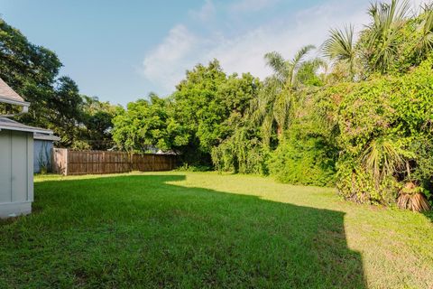 A home in LAKELAND