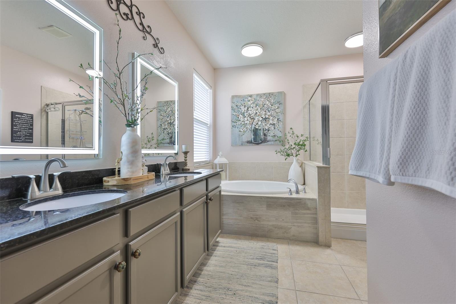 BAHIA LAKES PH 4 - Residential