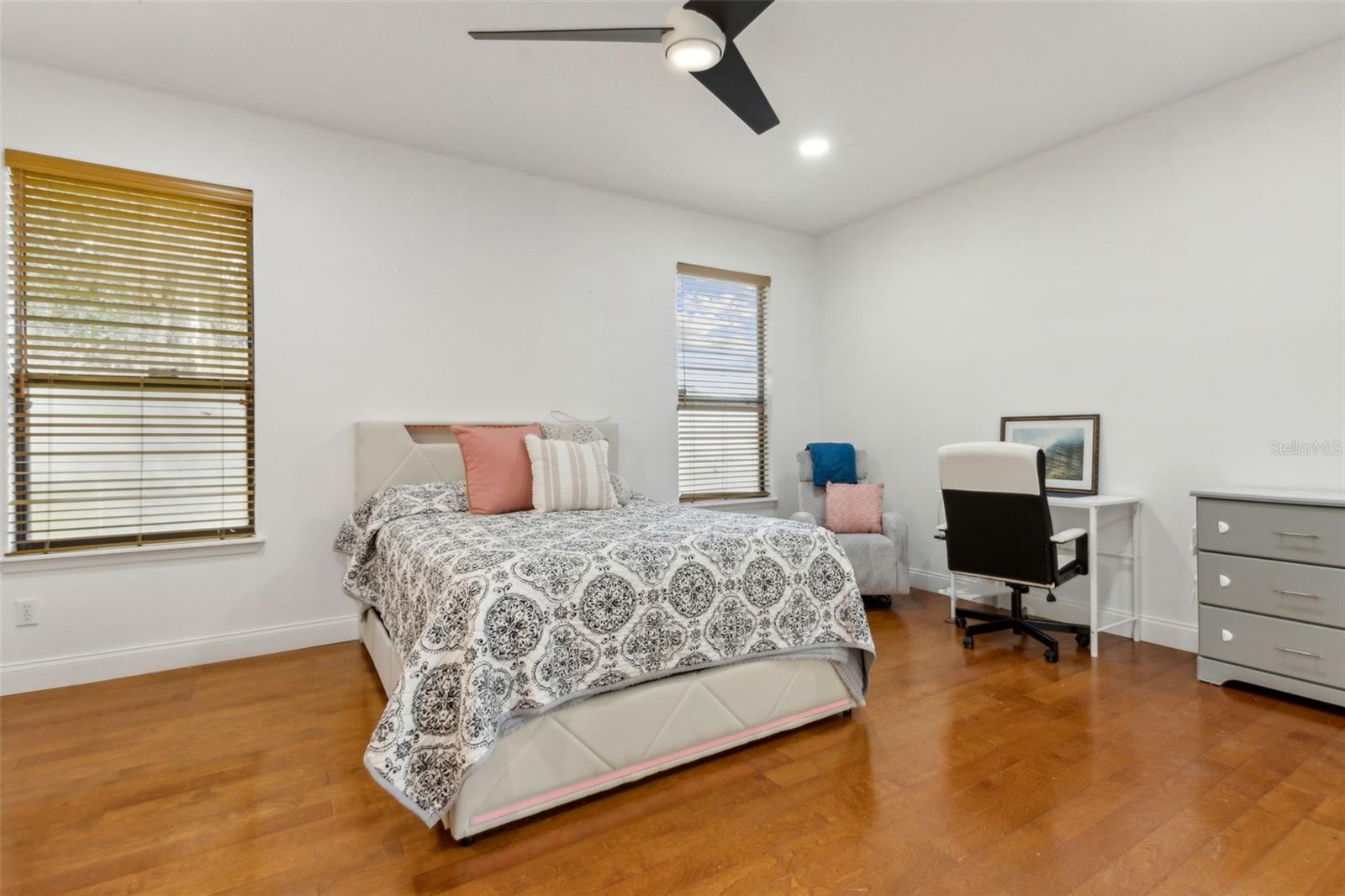 CRYSTAL COVE PH 02 - Residential