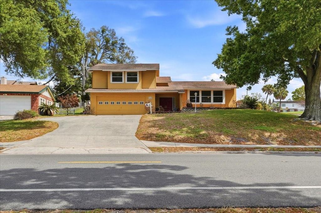 Photo of 1202 Lake Ariana Boulevard, Auburndale, FL 33823 (MLS # L4960189)