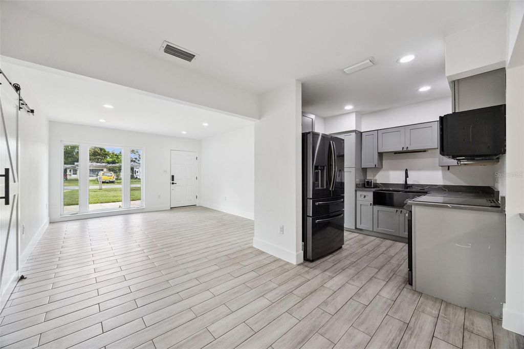 Photo of 204 W Buchanon Avenue, Orlando, FL 32809 (MLS # O6421542)