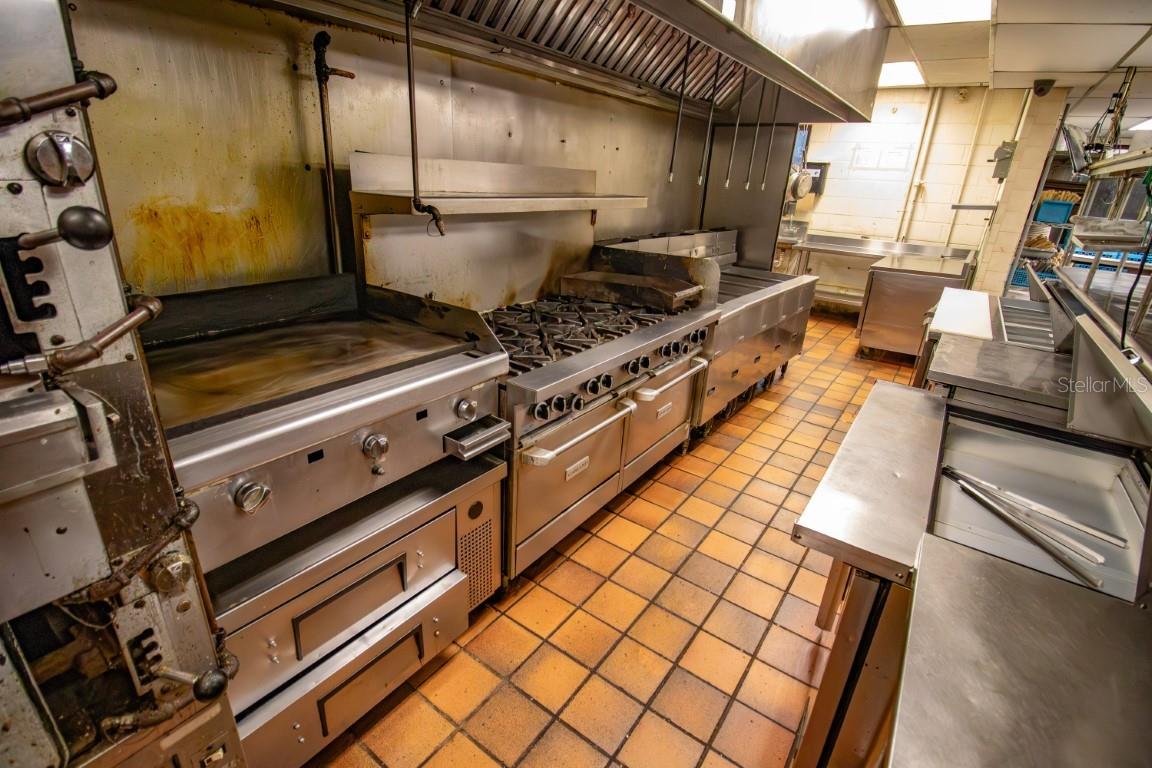 DELESPINE COURTS - Commercial Sale