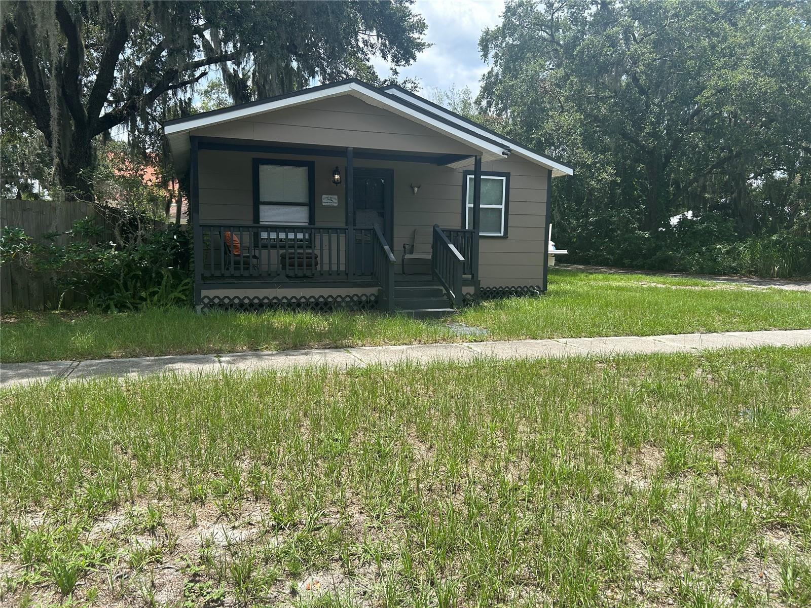Very nice and charming 2-bedroom one bath located in Historical area, two blocks away from Downtown Sanford, Blocks from Riverwalk area.
A must see, great starter home for first time home buyers. Downpayment assistance available, Owner very motivated.