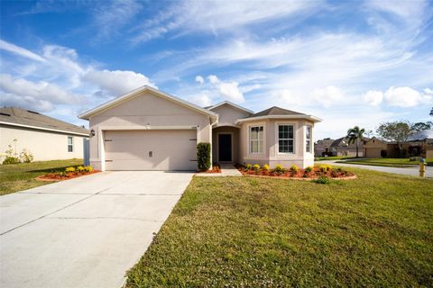 A home in LAKE WALES