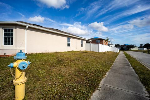 A home in LAKE WALES