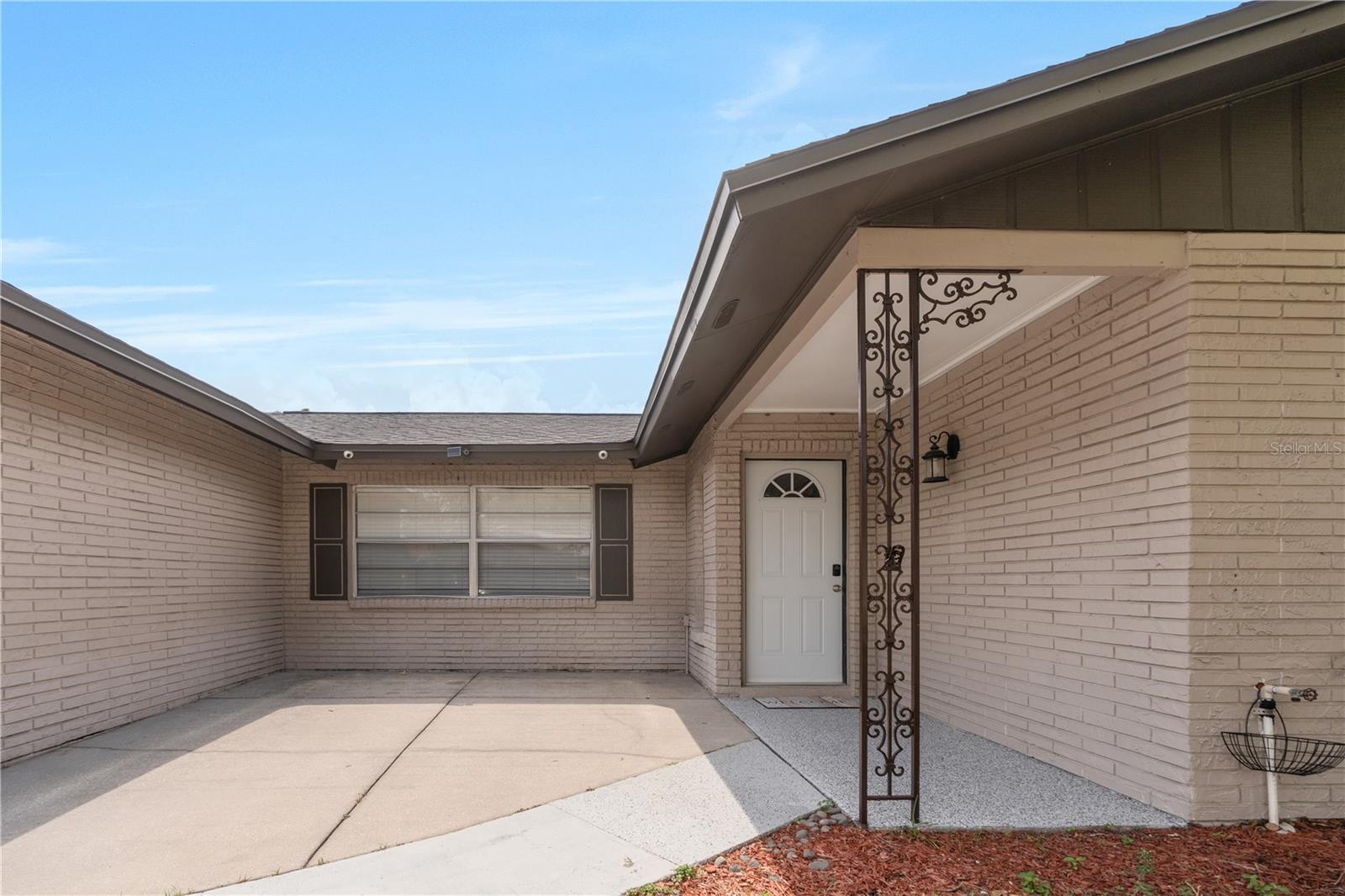 1406 VALLEY PL