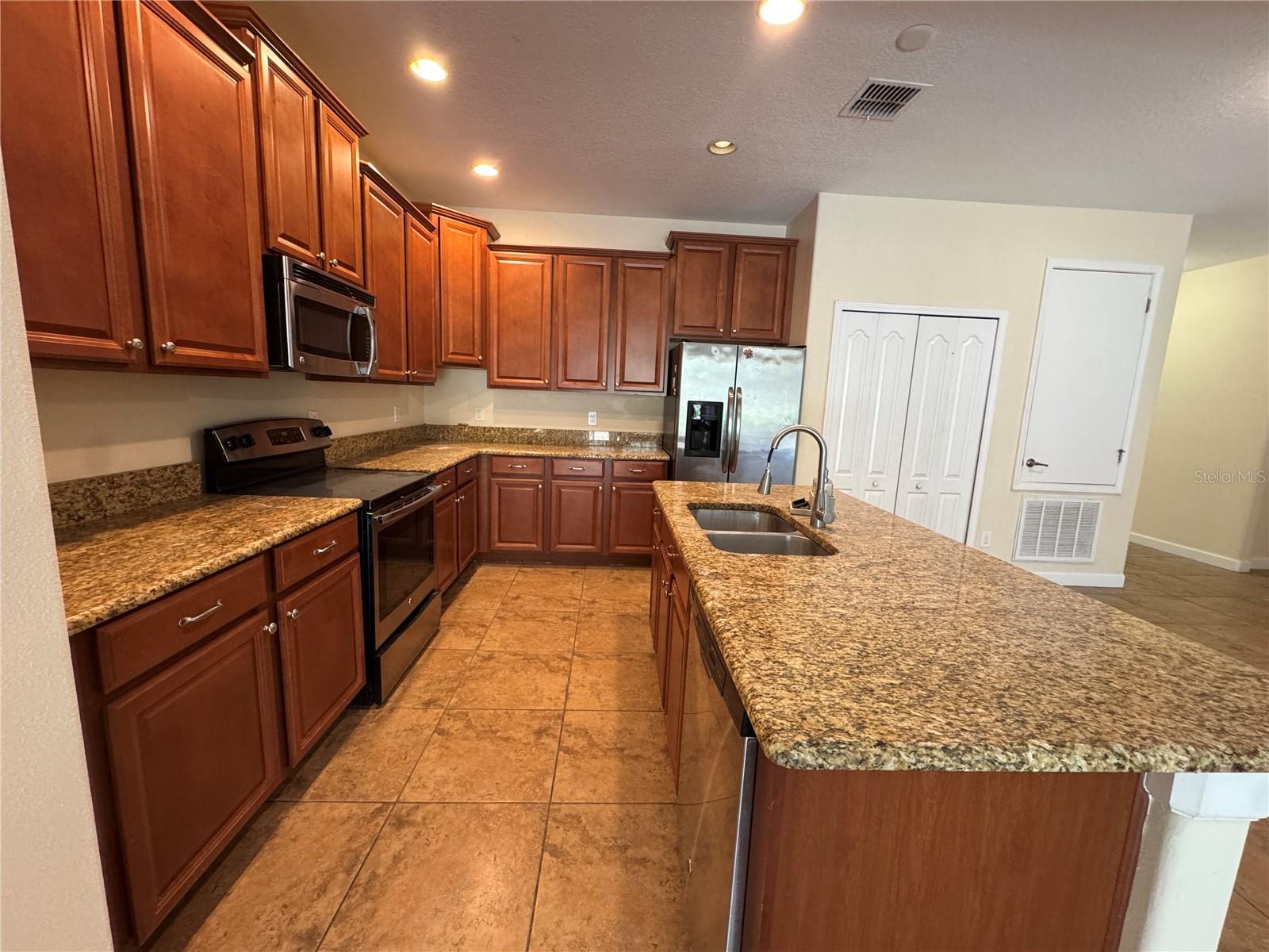 SIGNATURE LAKES PH 3B-1 - Residential Lease