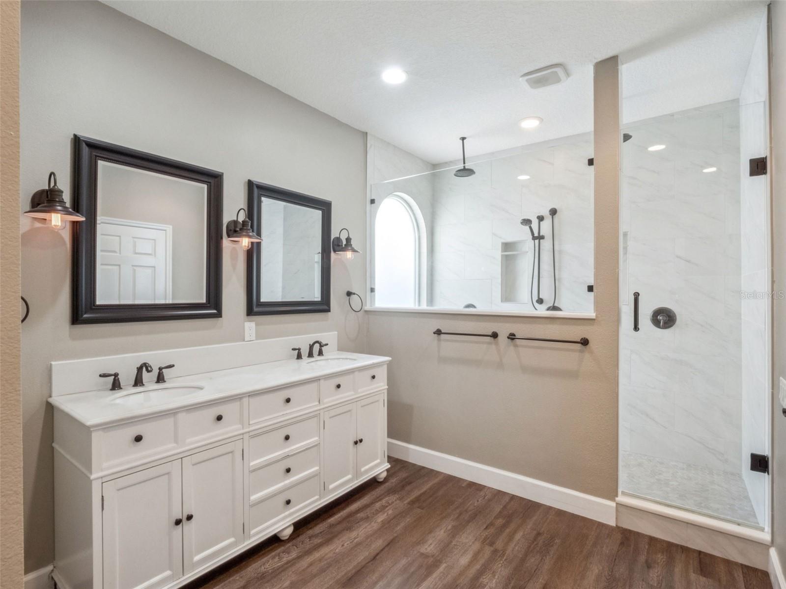 JOHNS LANDING PH 01 44/47 - Residential