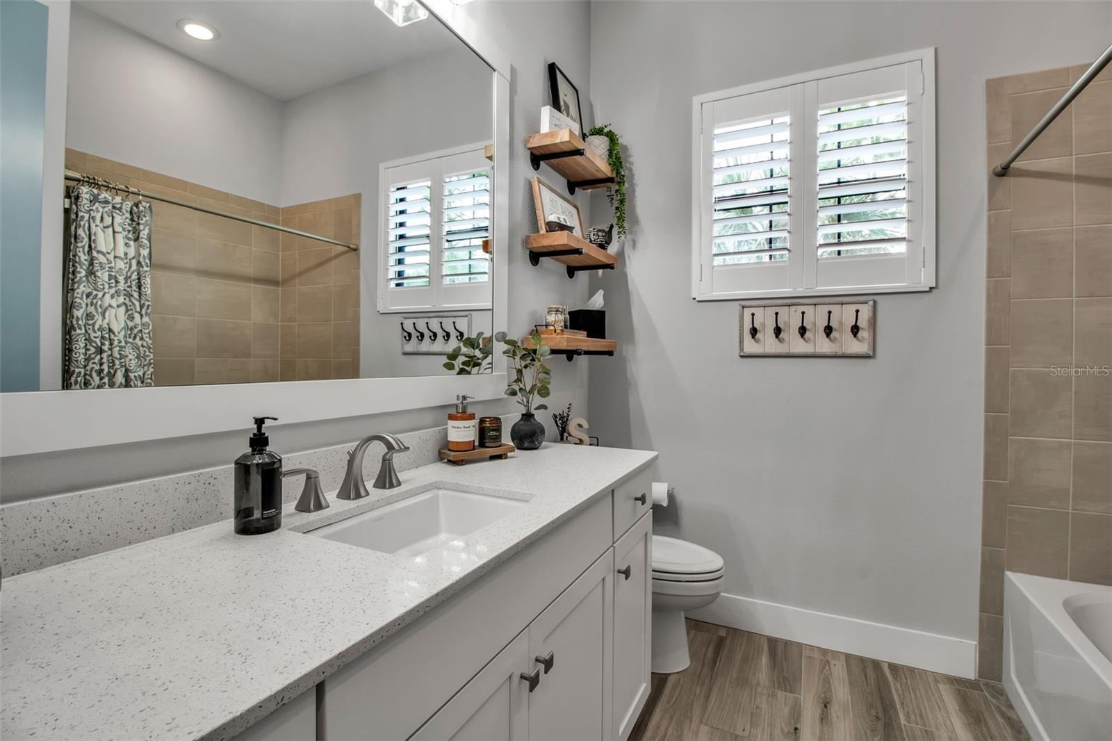 LAKEHOUSE COVE AT WATERSIDE - Residential