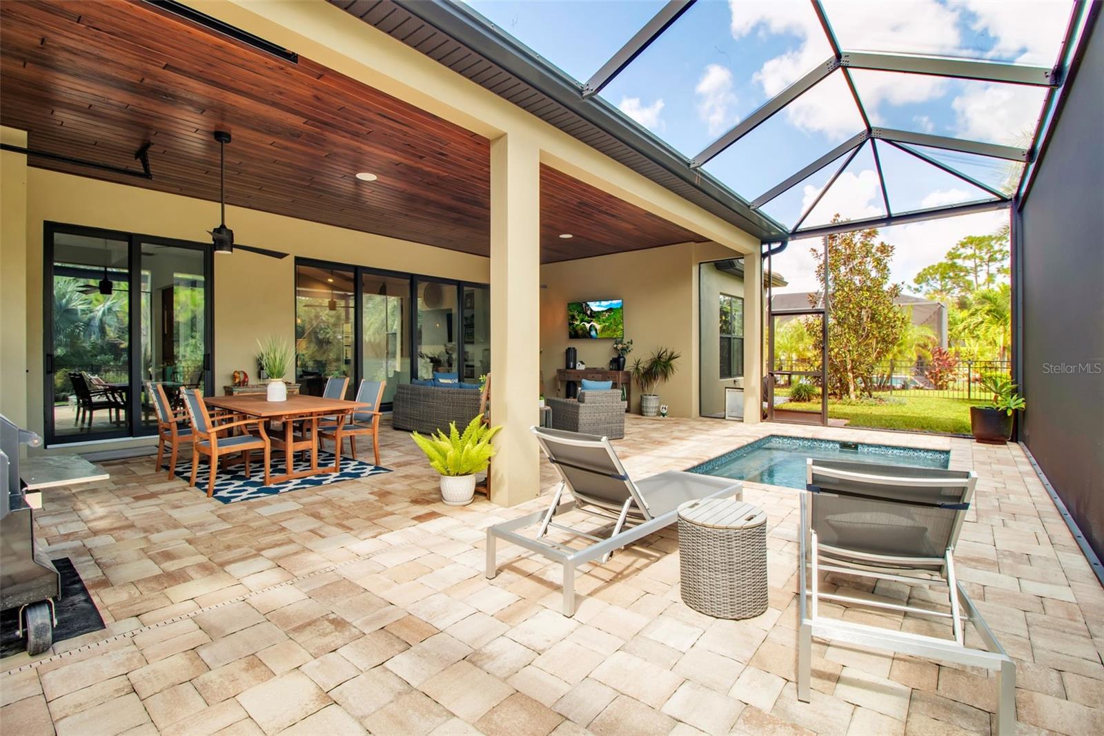 LAKEHOUSE COVE AT WATERSIDE - Residential