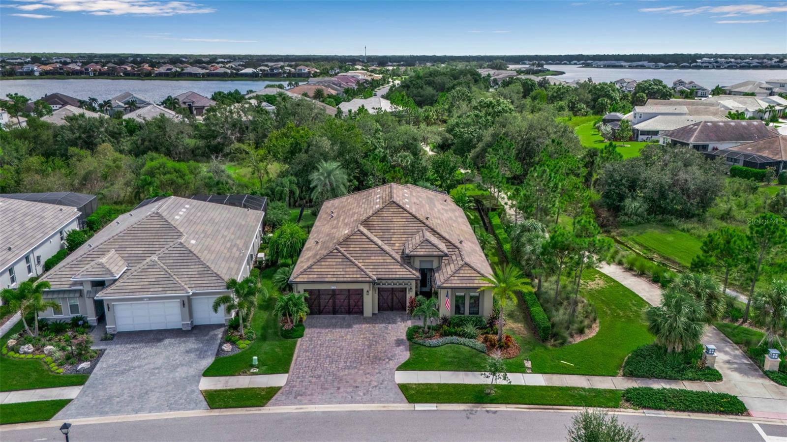 LAKEHOUSE COVE AT WATERSIDE - Residential
