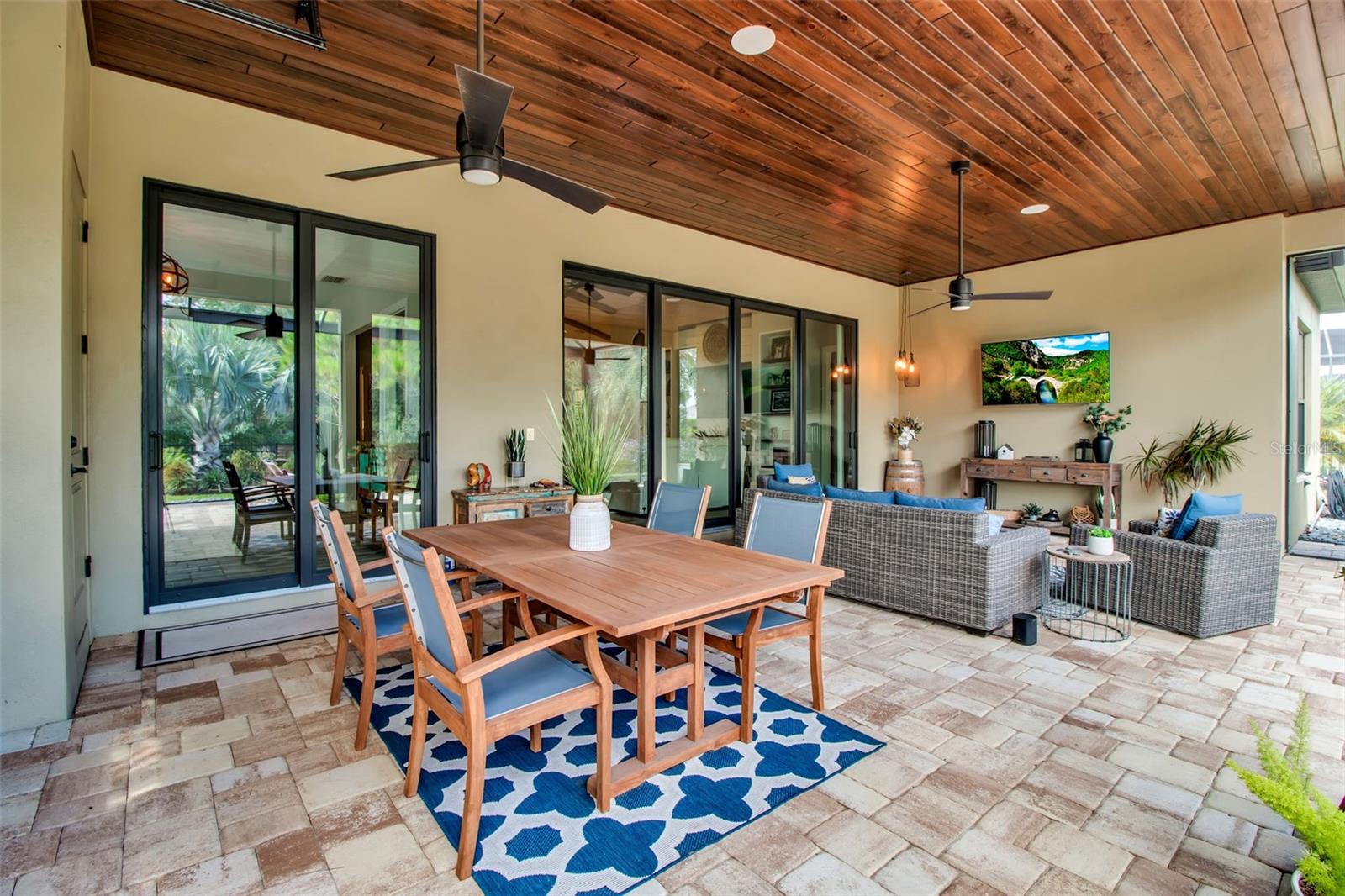 LAKEHOUSE COVE AT WATERSIDE - Residential