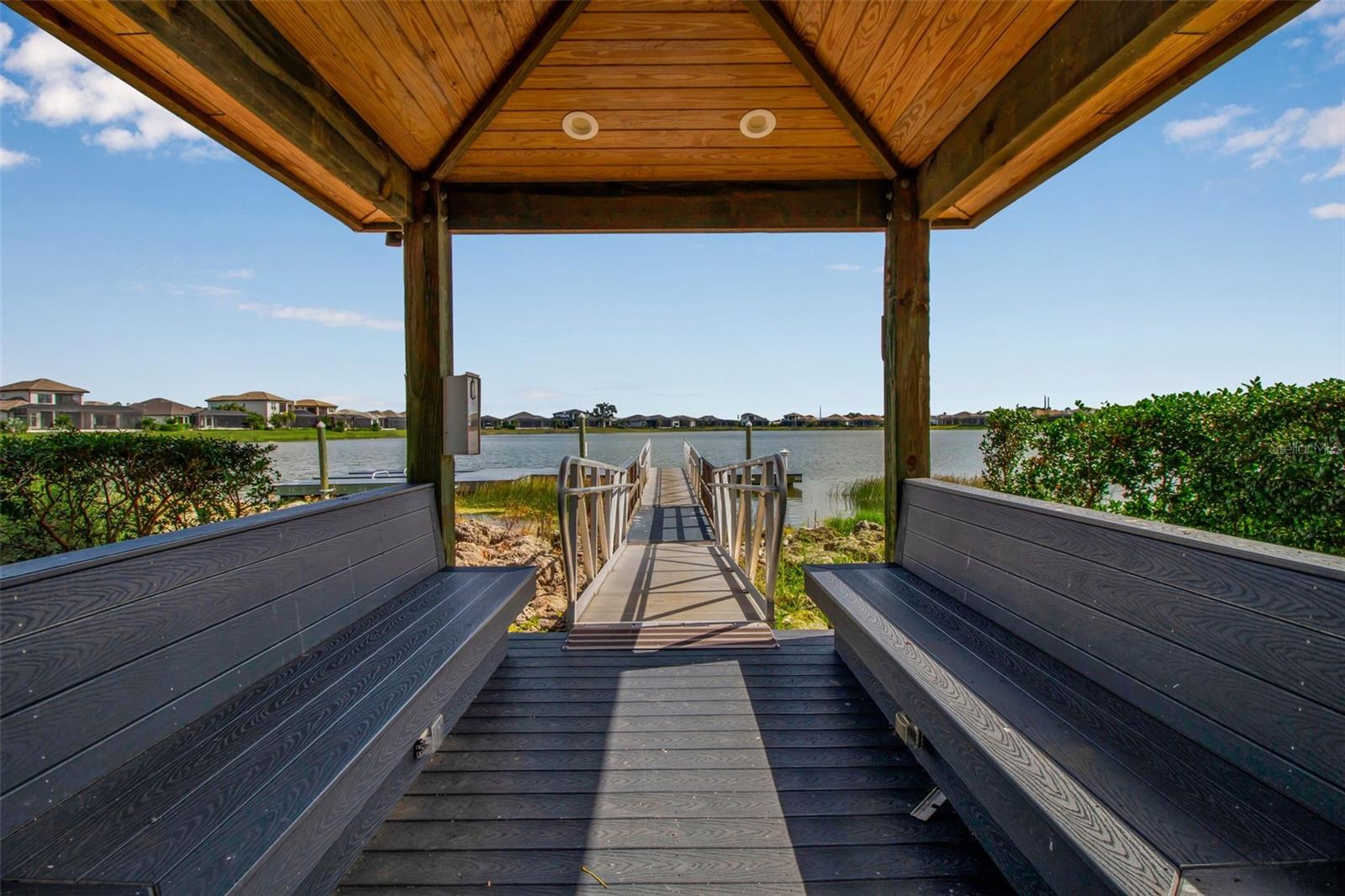 LAKEHOUSE COVE AT WATERSIDE - Residential