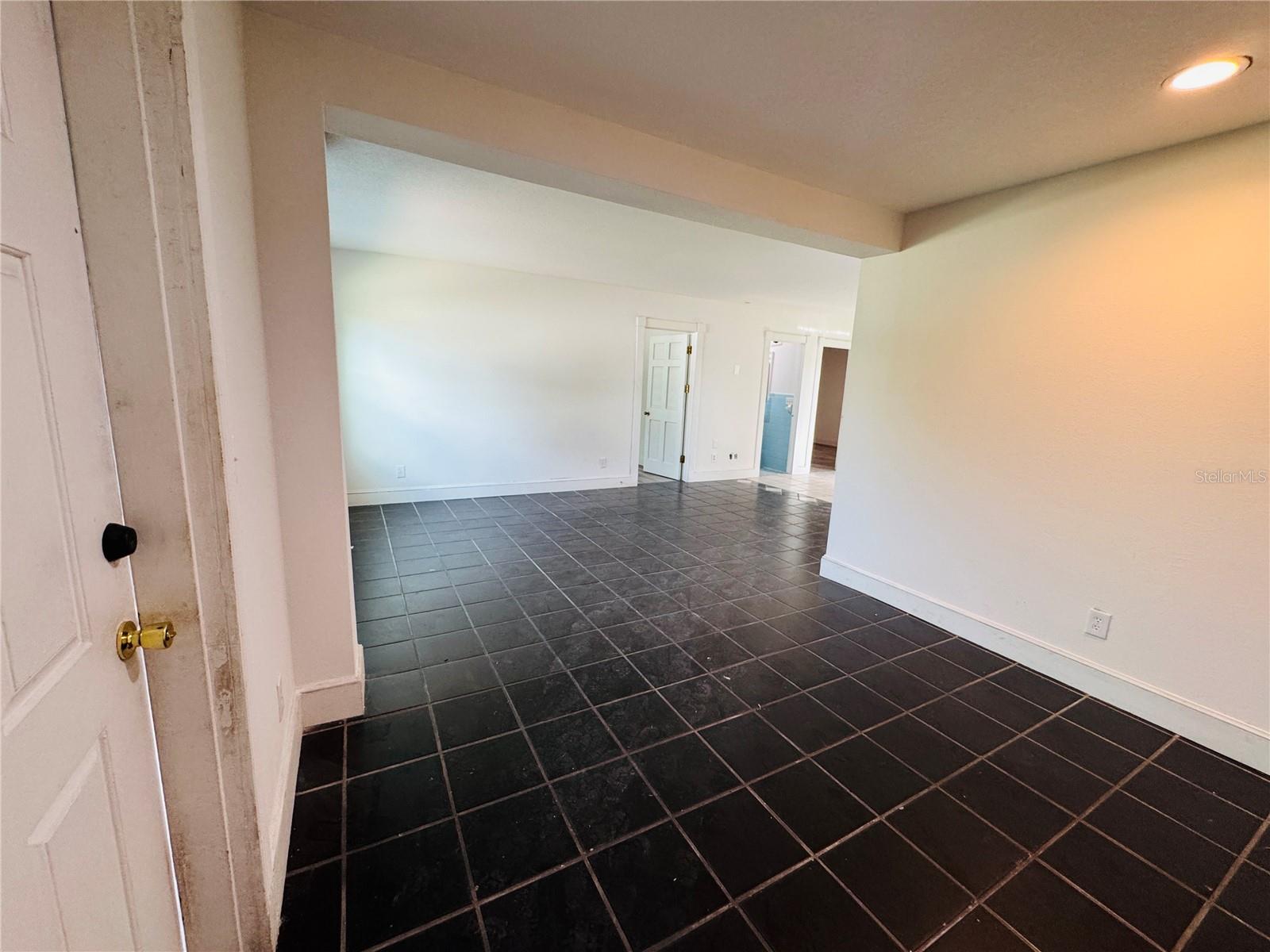 DUNDEE - Residential Lease