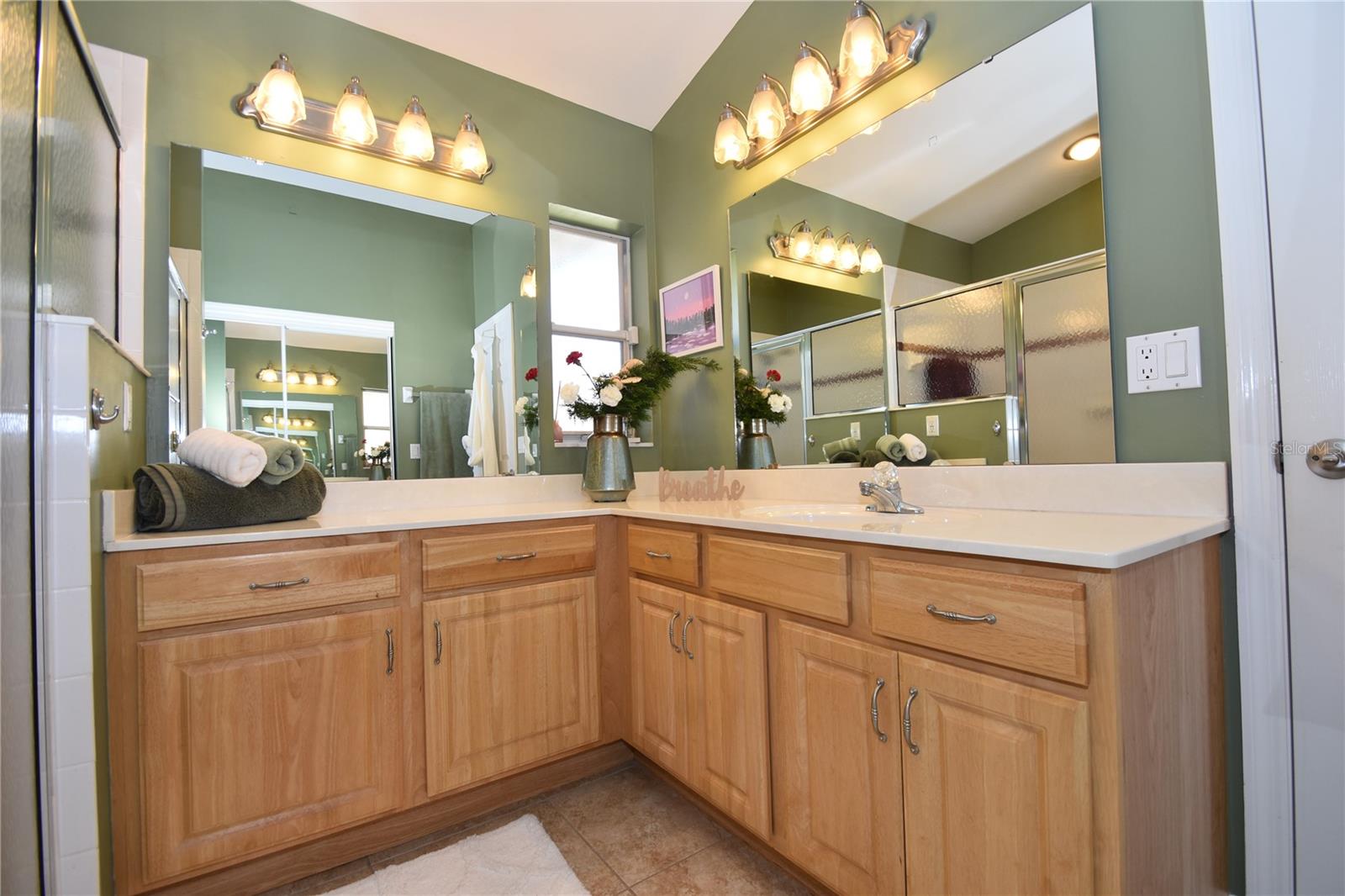 PINE LAKES - Residential