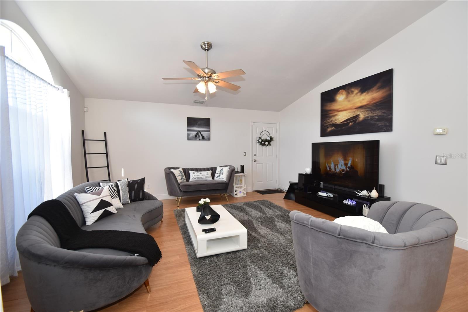 PINE LAKES - Residential