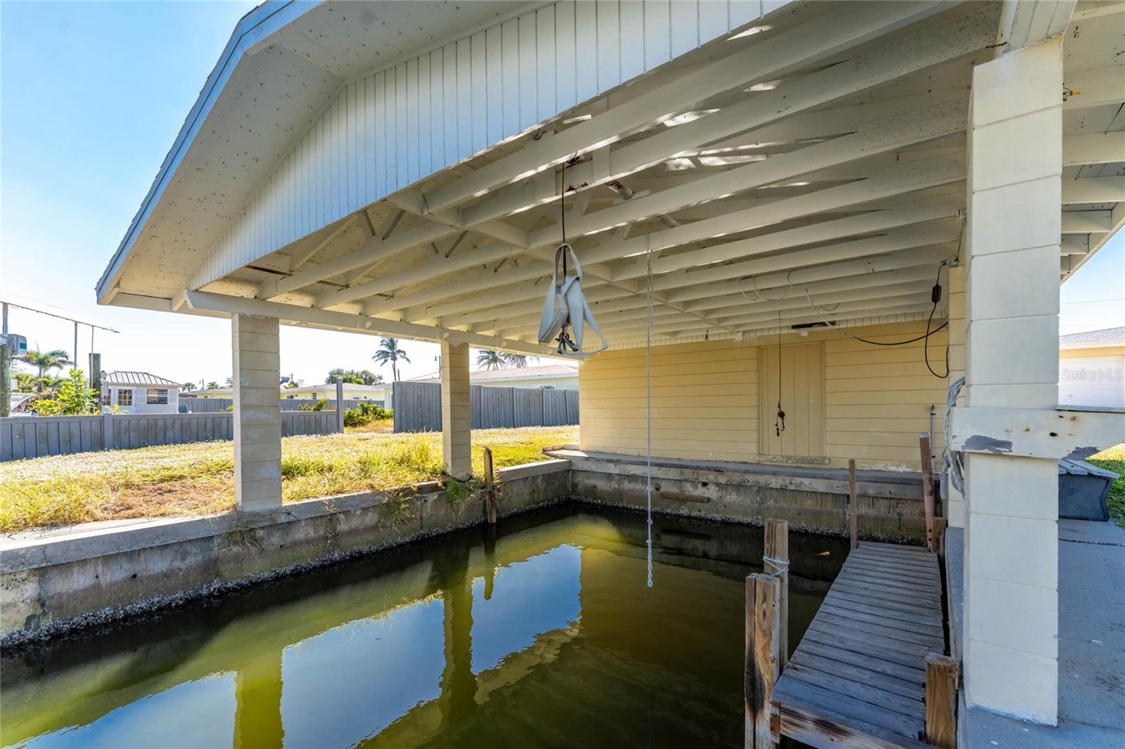 POINT OF PINES - Residential