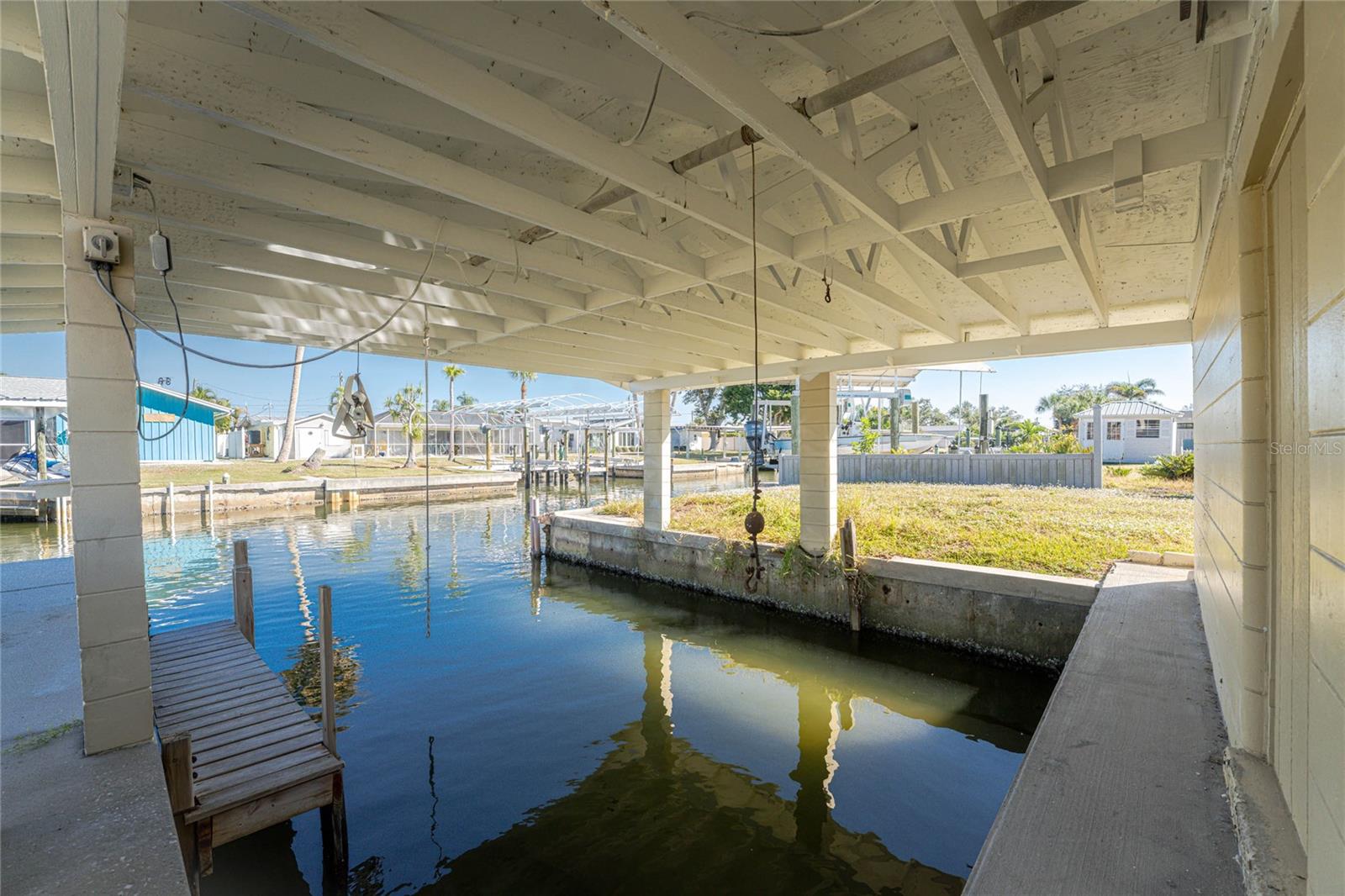 POINT OF PINES - Residential