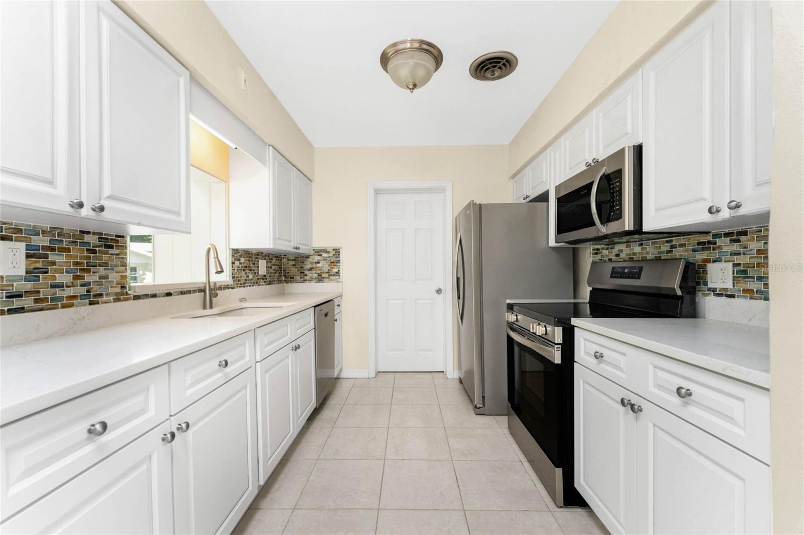 POINT OF PINES - Residential