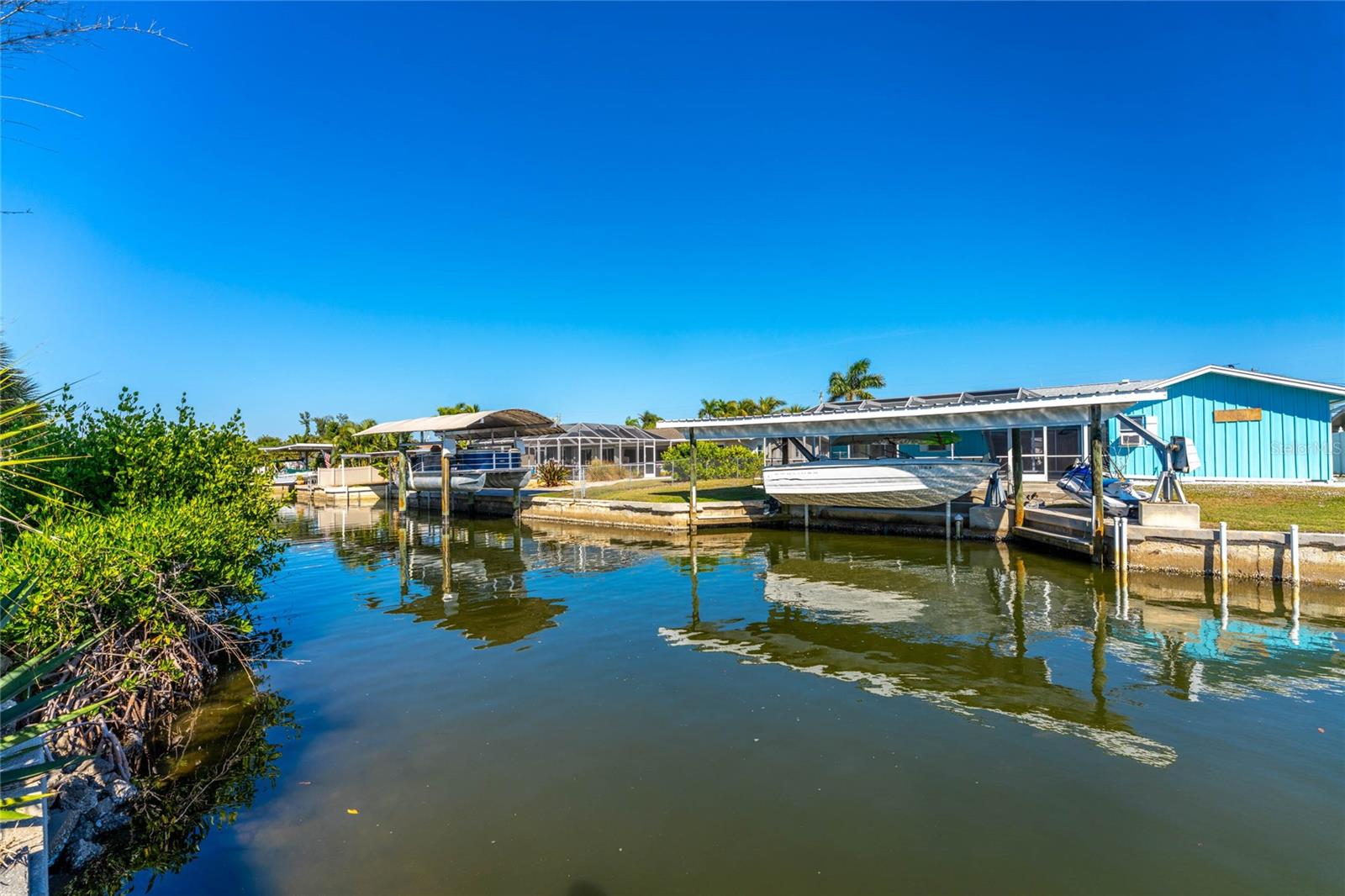 POINT OF PINES - Residential