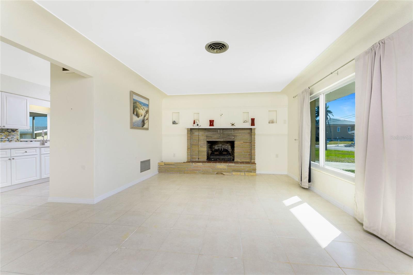 POINT OF PINES - Residential