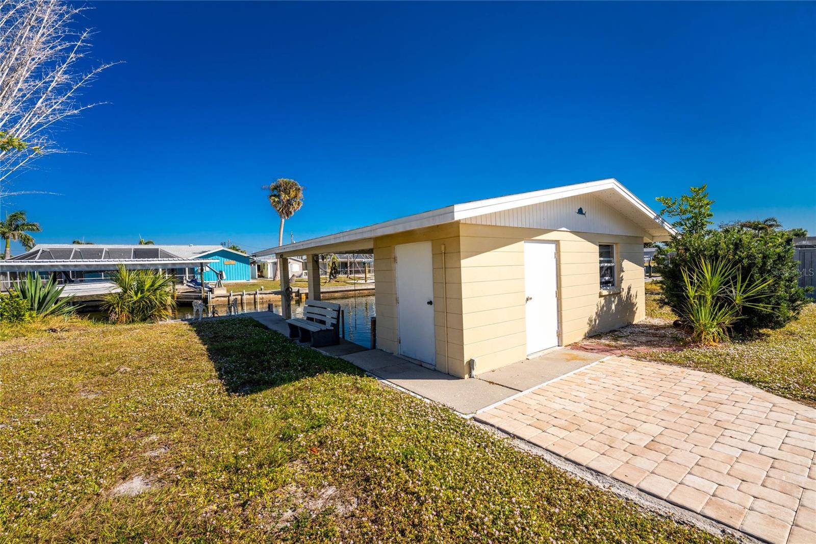 POINT OF PINES - Residential