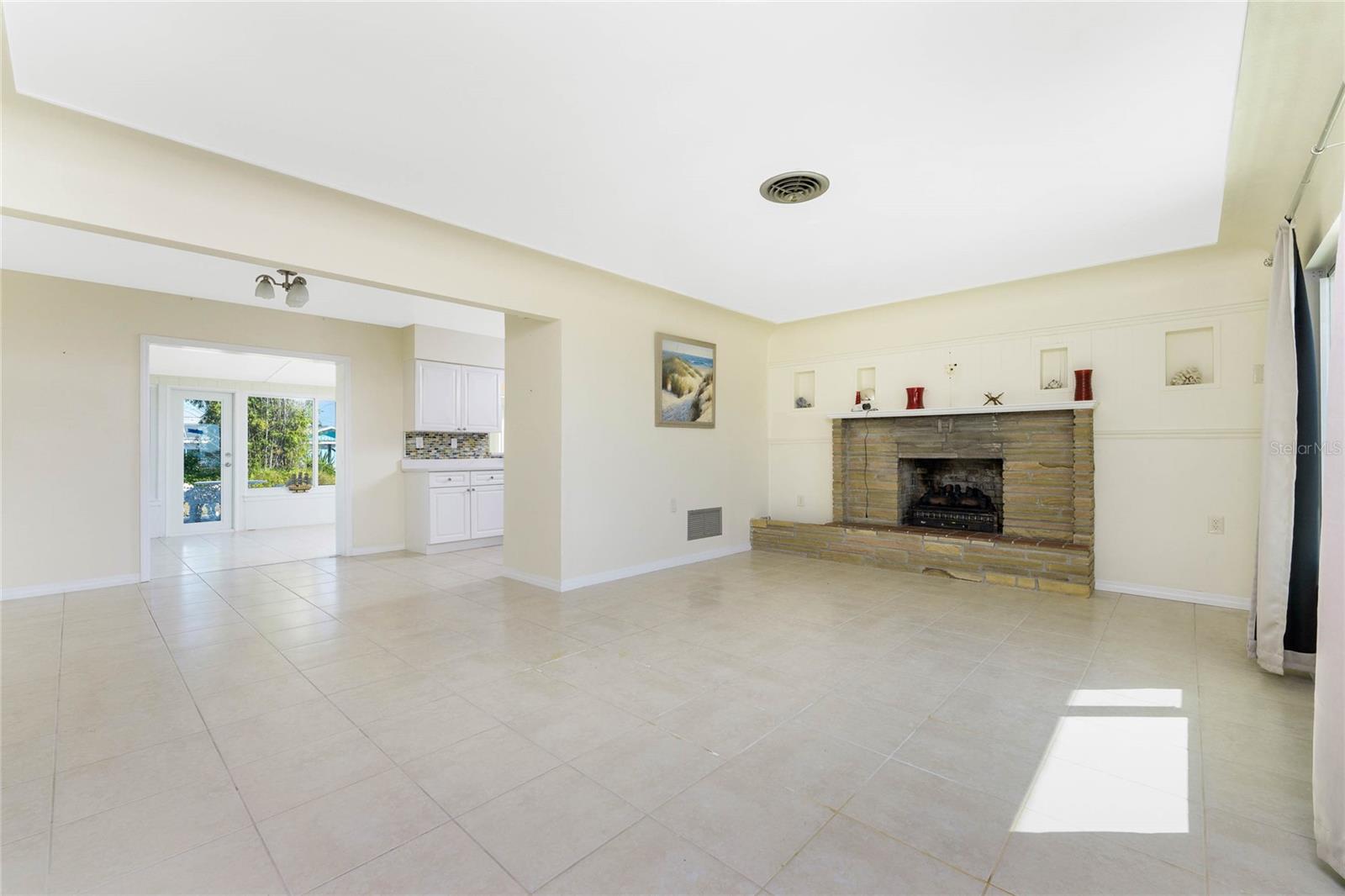 POINT OF PINES - Residential