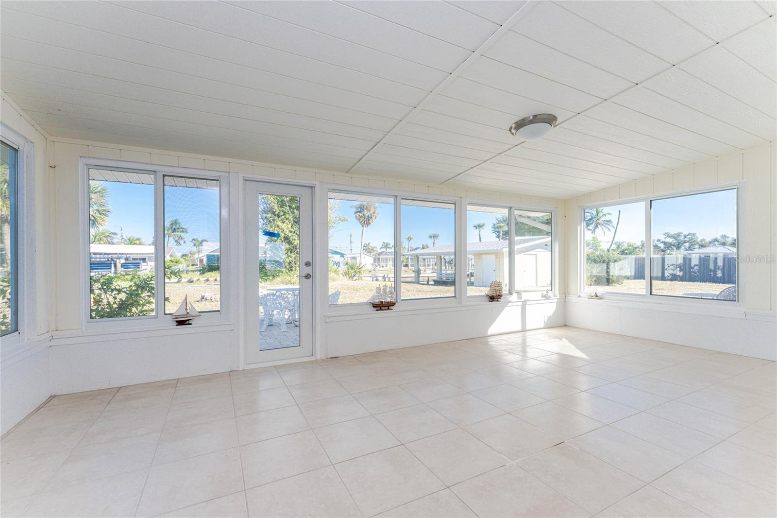 POINT OF PINES - Residential