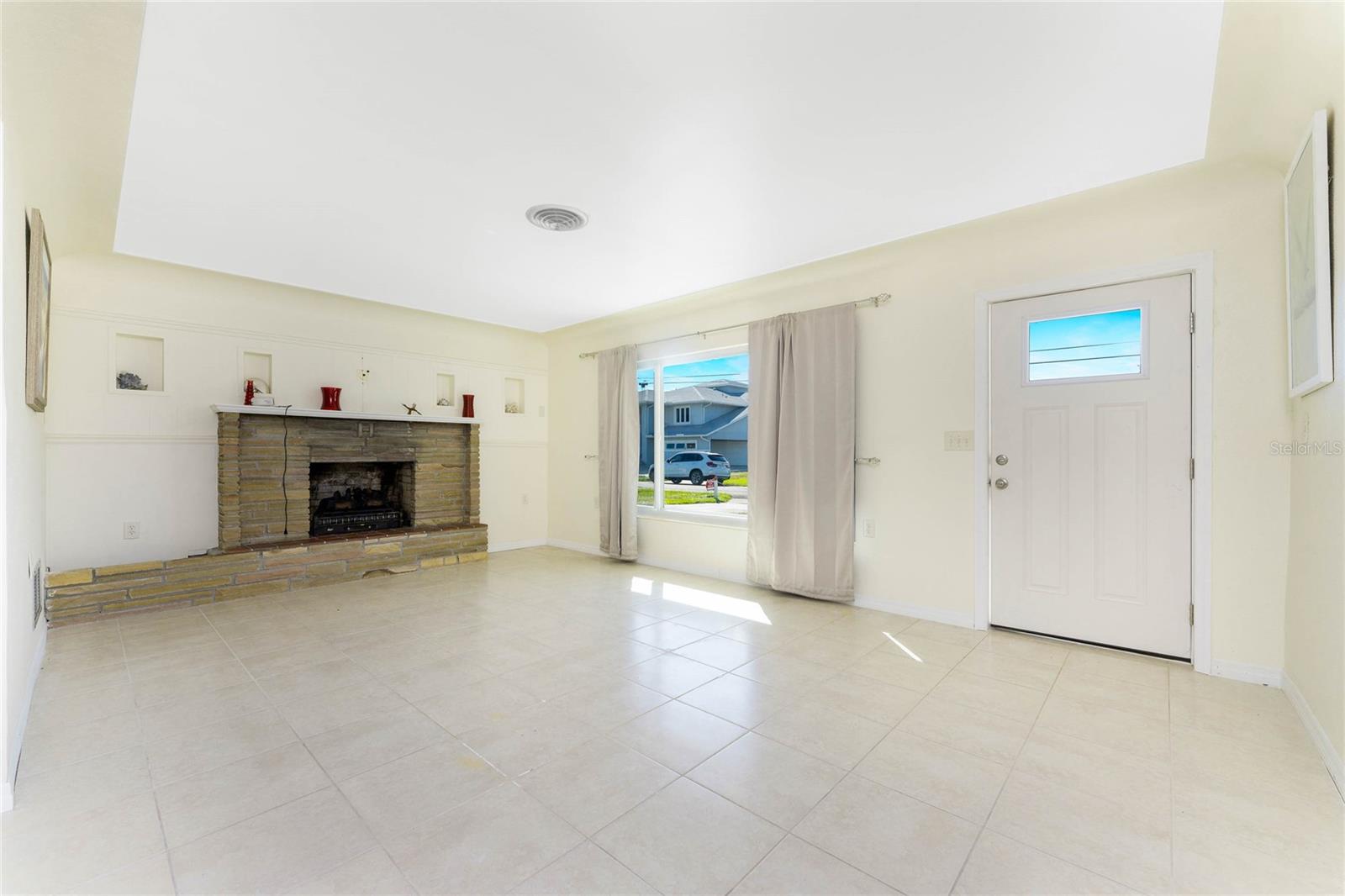 POINT OF PINES - Residential