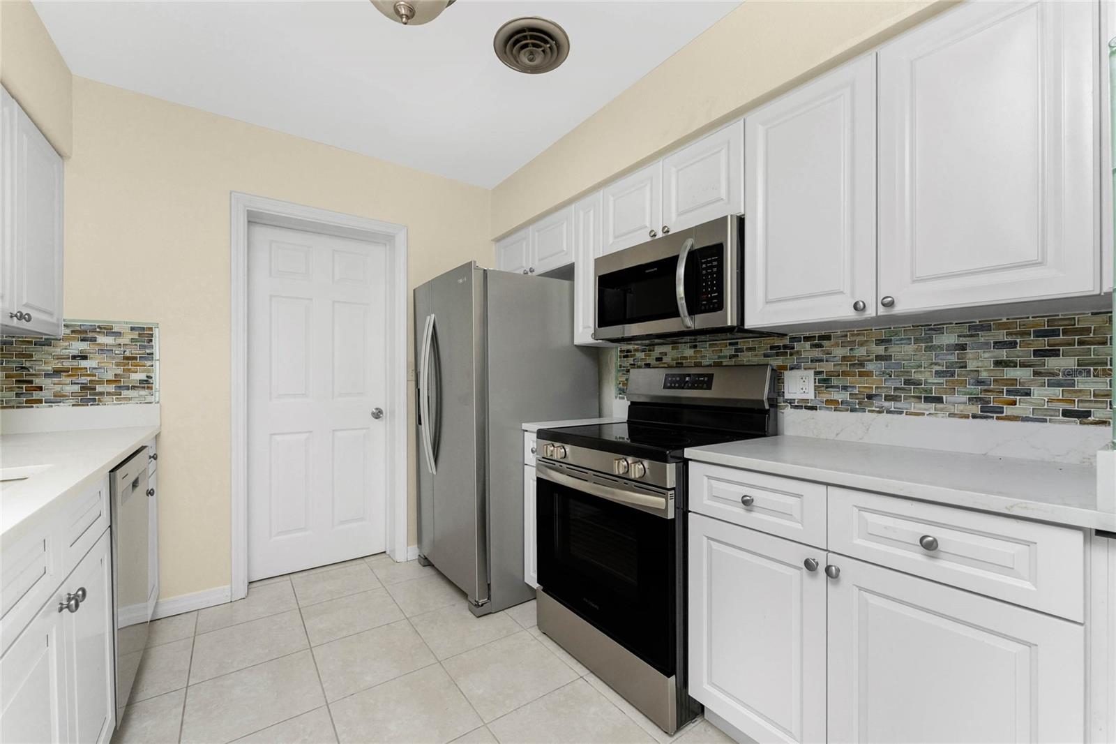 POINT OF PINES - Residential