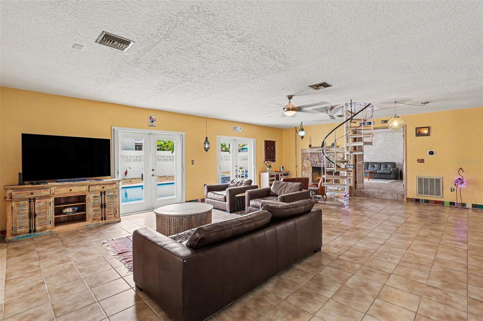 315 E CENTRAL BOULEVARD