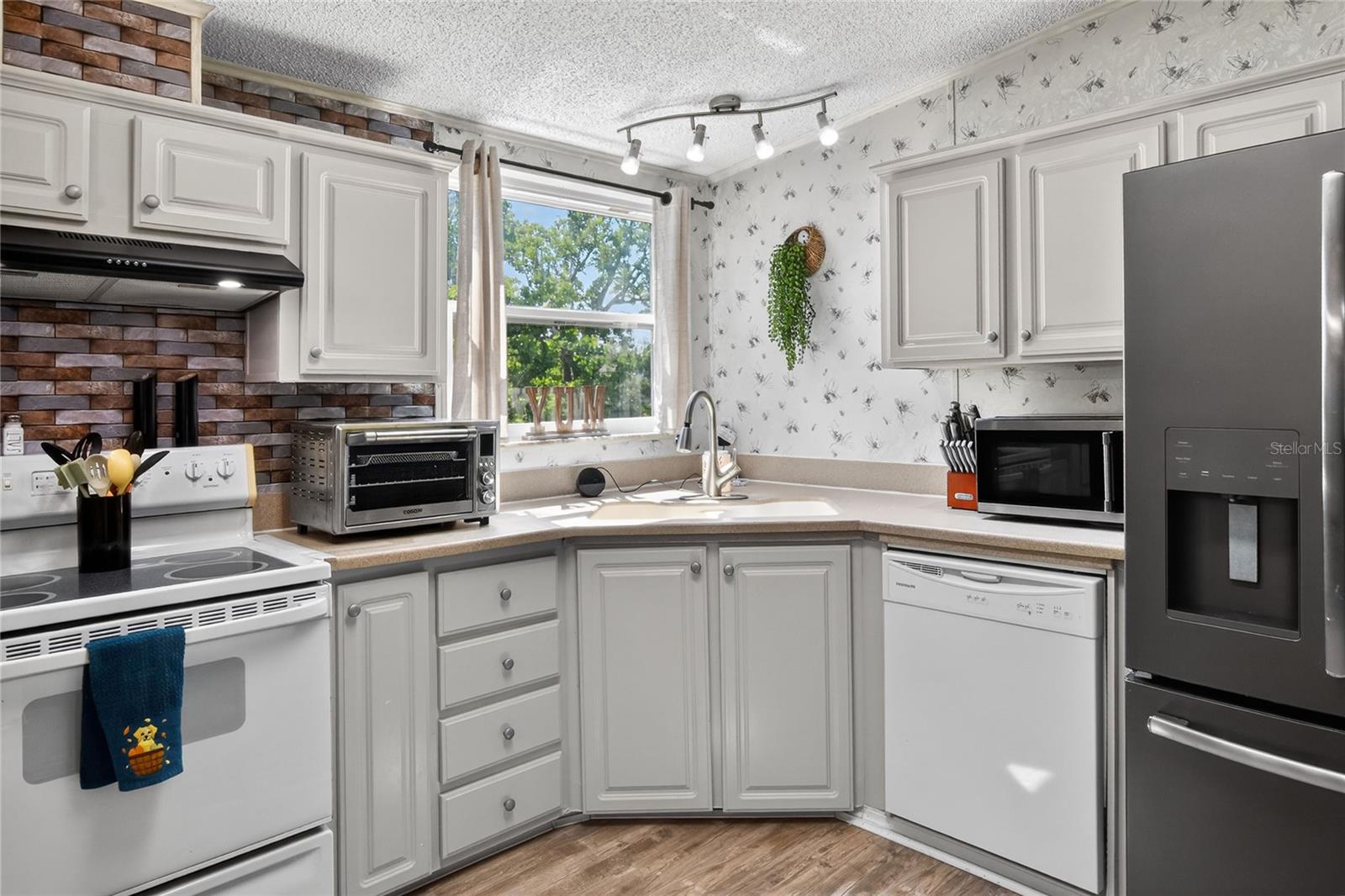 COUNTRY KNOLL PH 02 - Residential