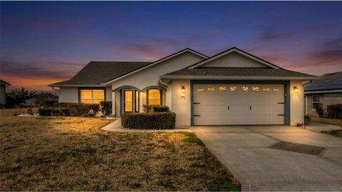 Photo of 106 Fairway Circle, Umatilla, FL 32784 (MLS # G5108101)