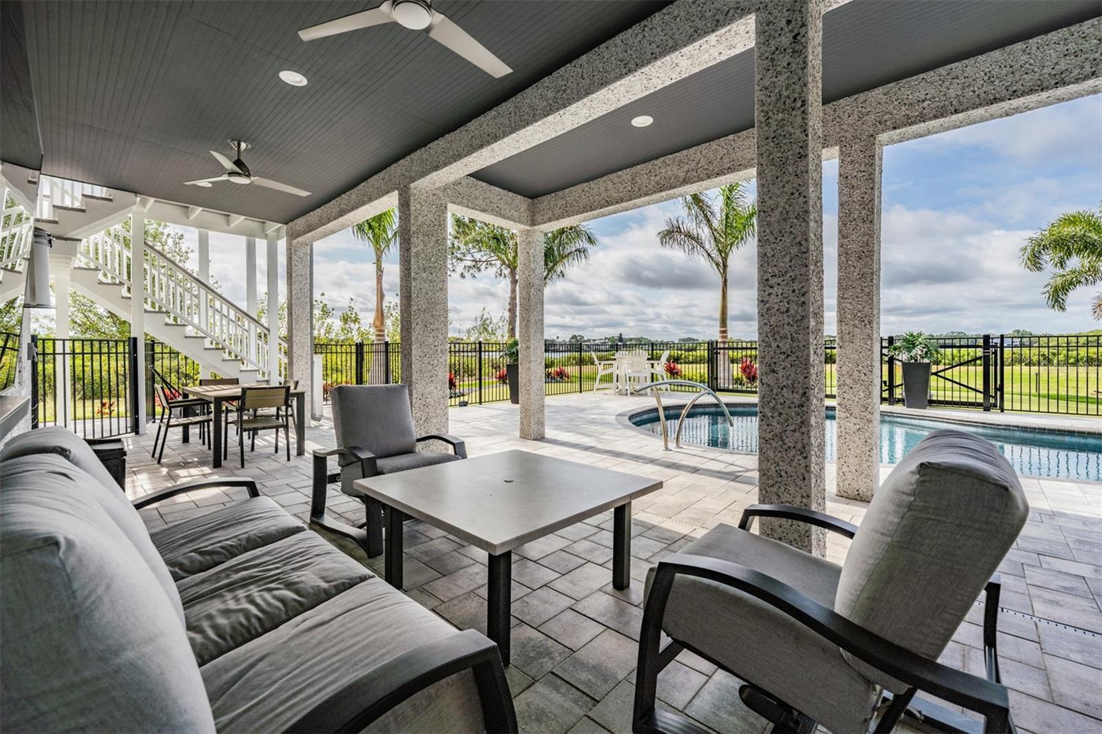 SEASIDE SANCTUARY - Residential