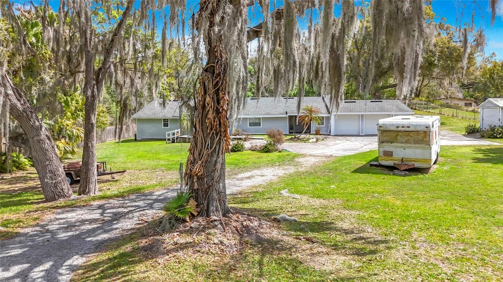 Photo of 1518 Dawn Heights Drive, Lakeland, FL 33801 (MLS # L4960128)