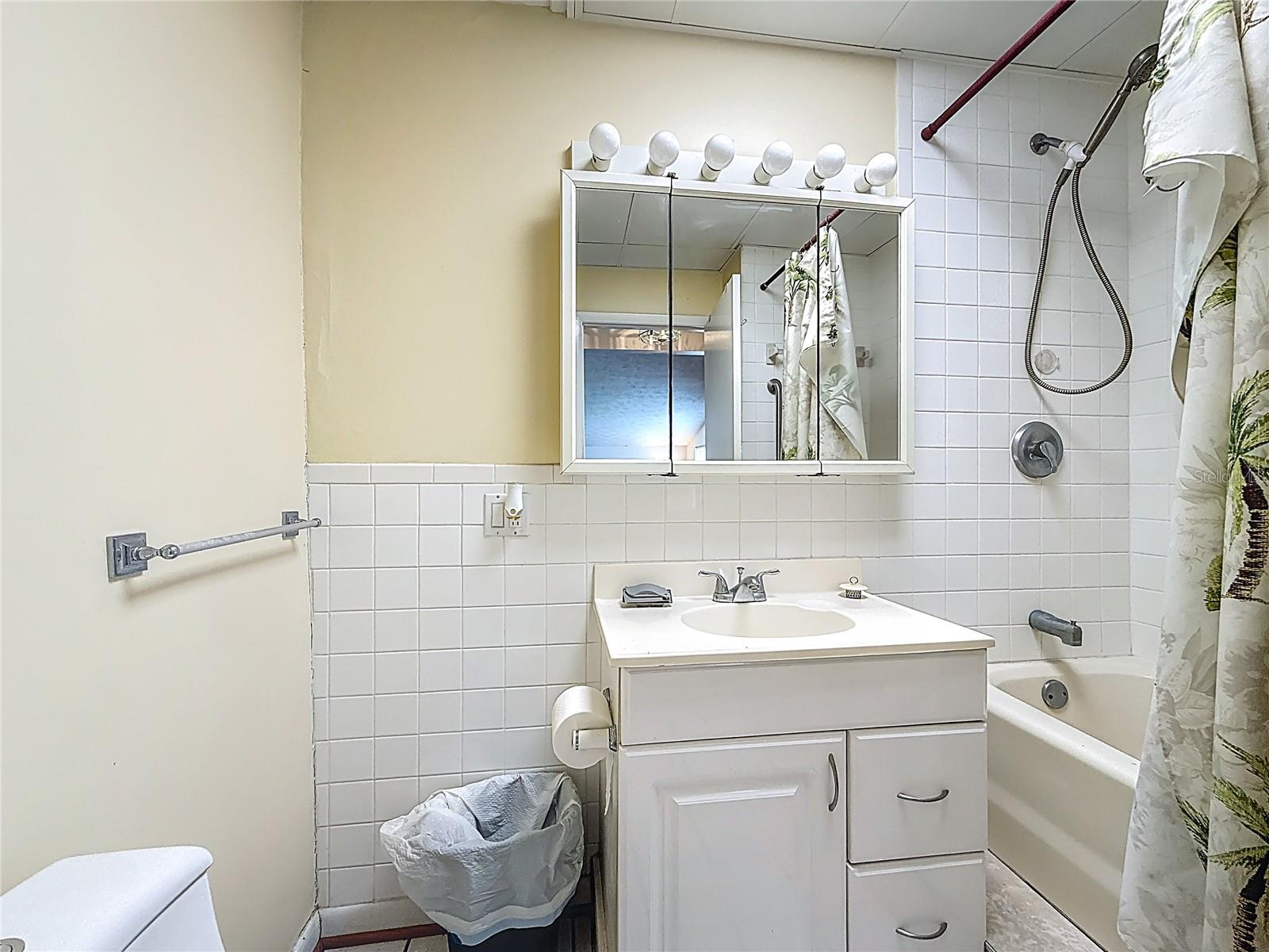 W F HALLAM & COS FARMING & TRUCKING LANDS - Residential