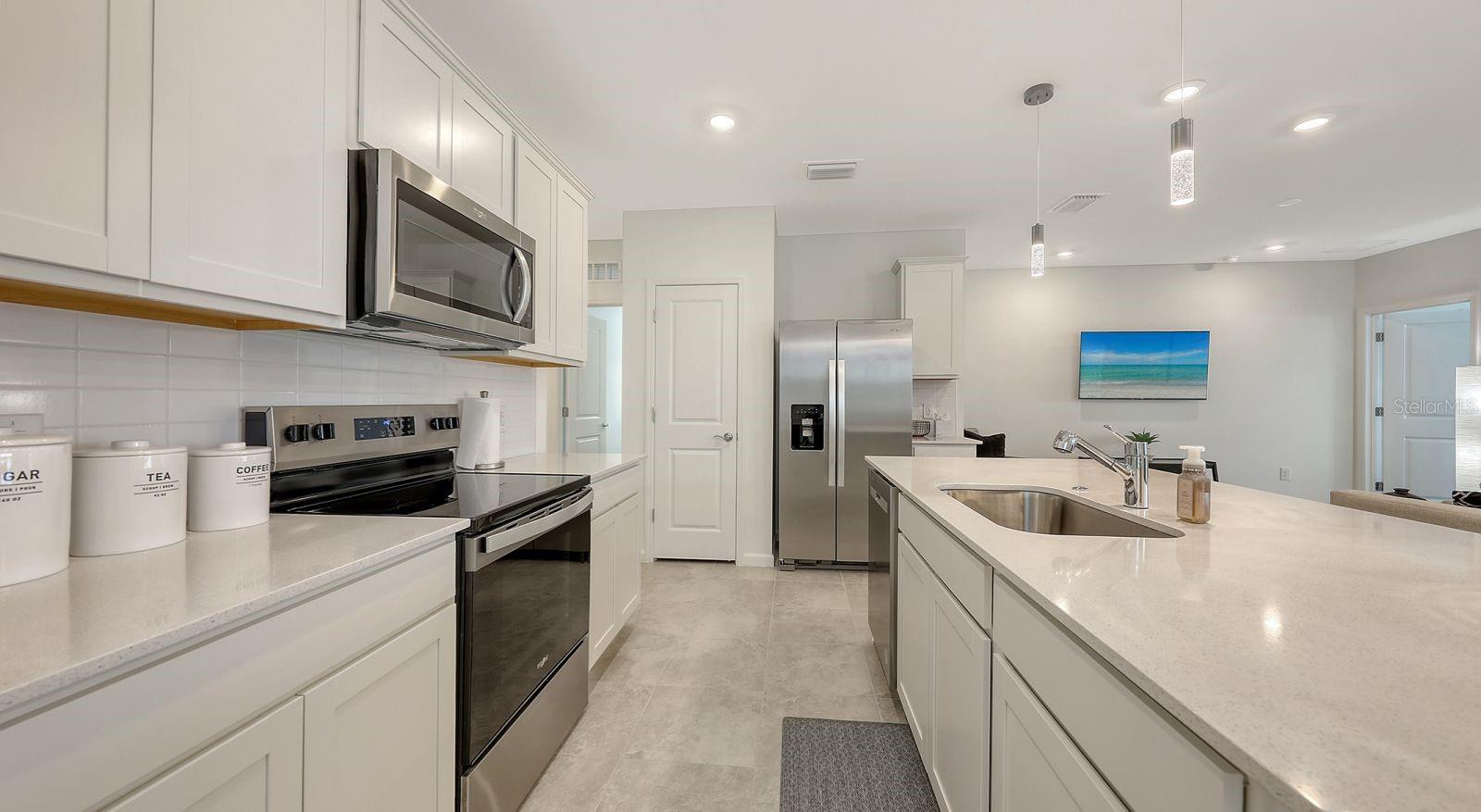 AVANTI/WATERSIDE - Residential Lease