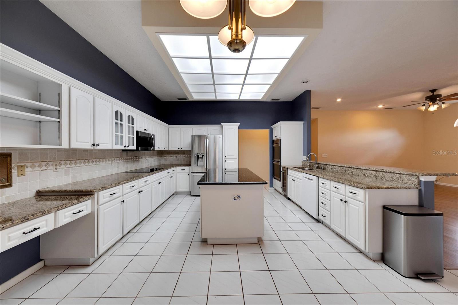 THE MANORS AT CRYSTAL LAKES - Residential Lease