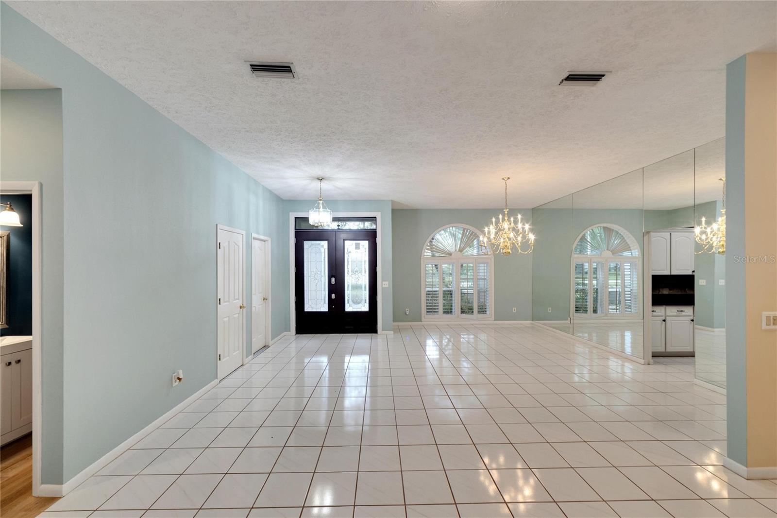 THE MANORS AT CRYSTAL LAKES - Residential Lease