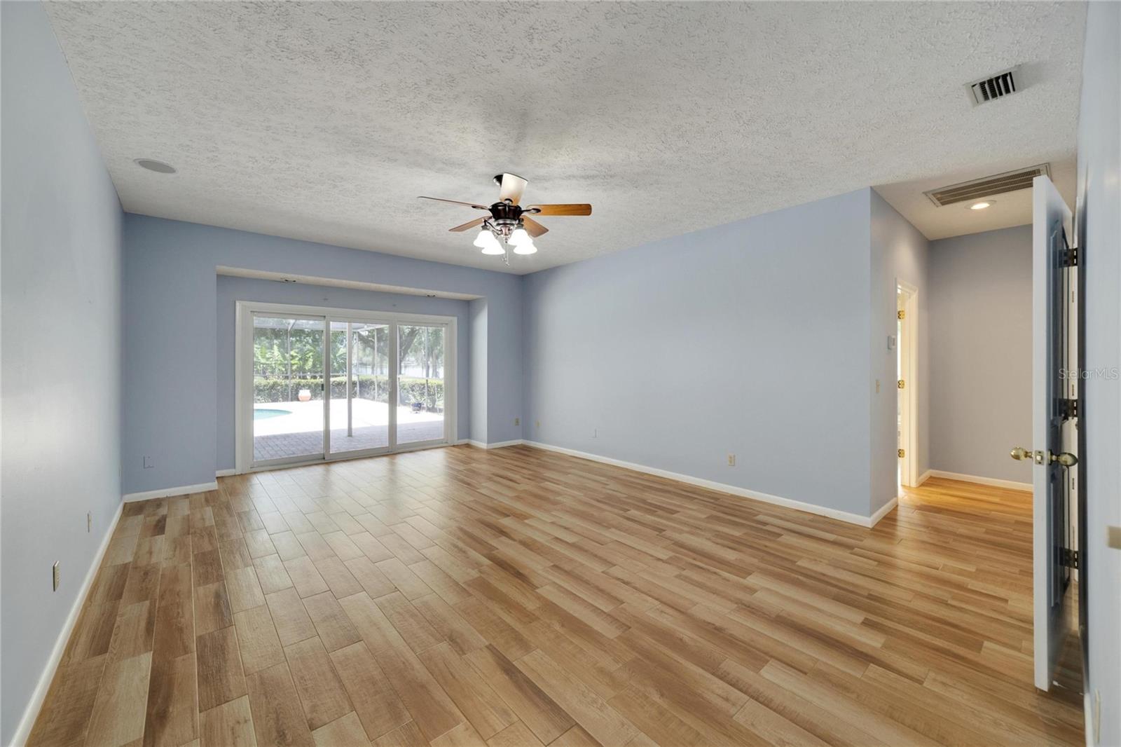 THE MANORS AT CRYSTAL LAKES - Residential Lease