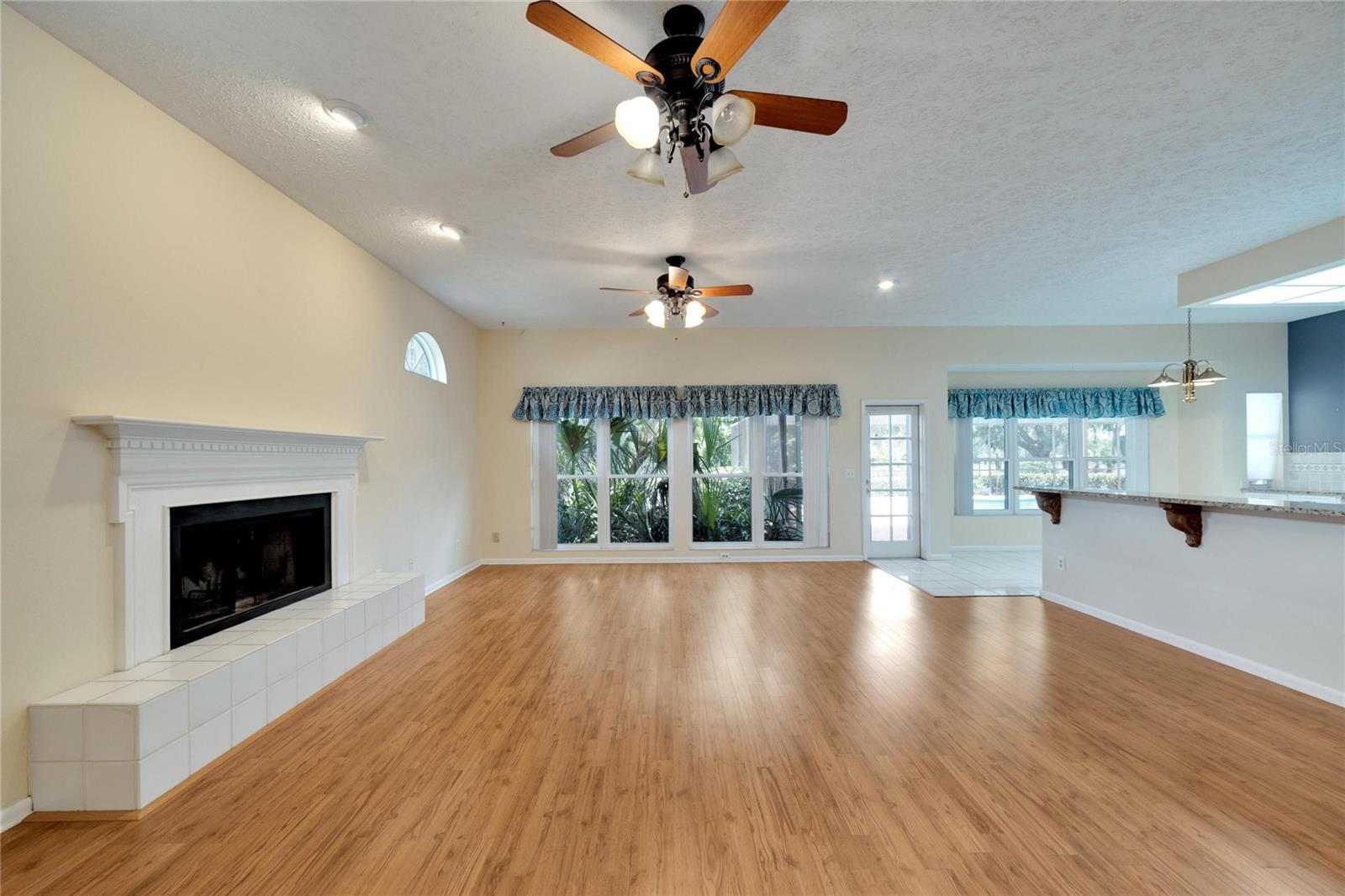 THE MANORS AT CRYSTAL LAKES - Residential Lease