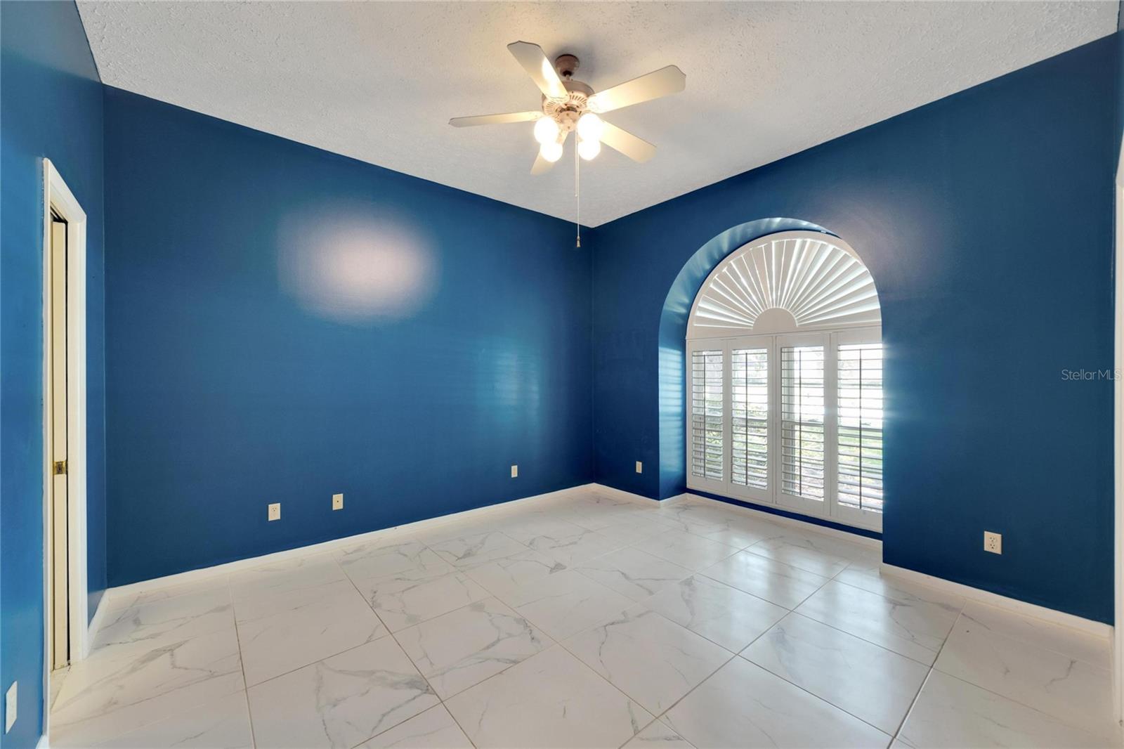 THE MANORS AT CRYSTAL LAKES - Residential Lease