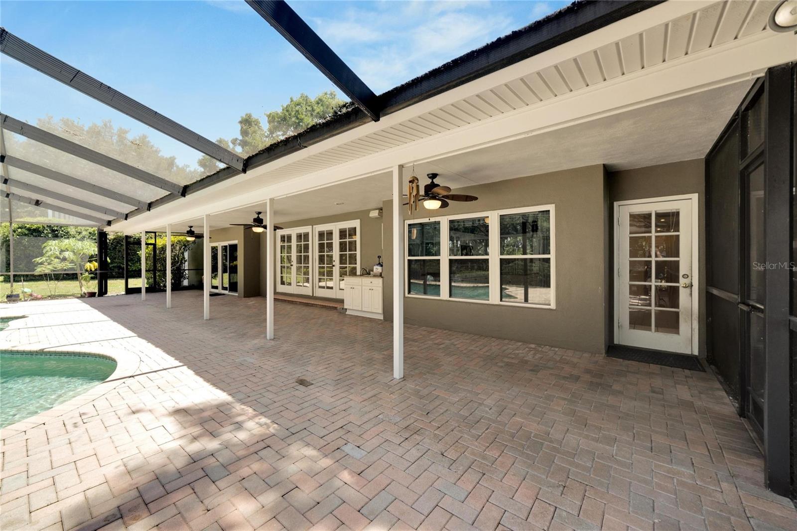 THE MANORS AT CRYSTAL LAKES - Residential Lease