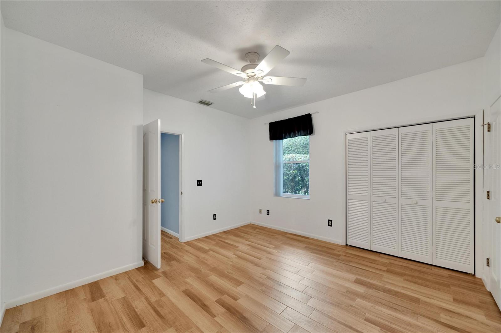 THE MANORS AT CRYSTAL LAKES - Residential Lease