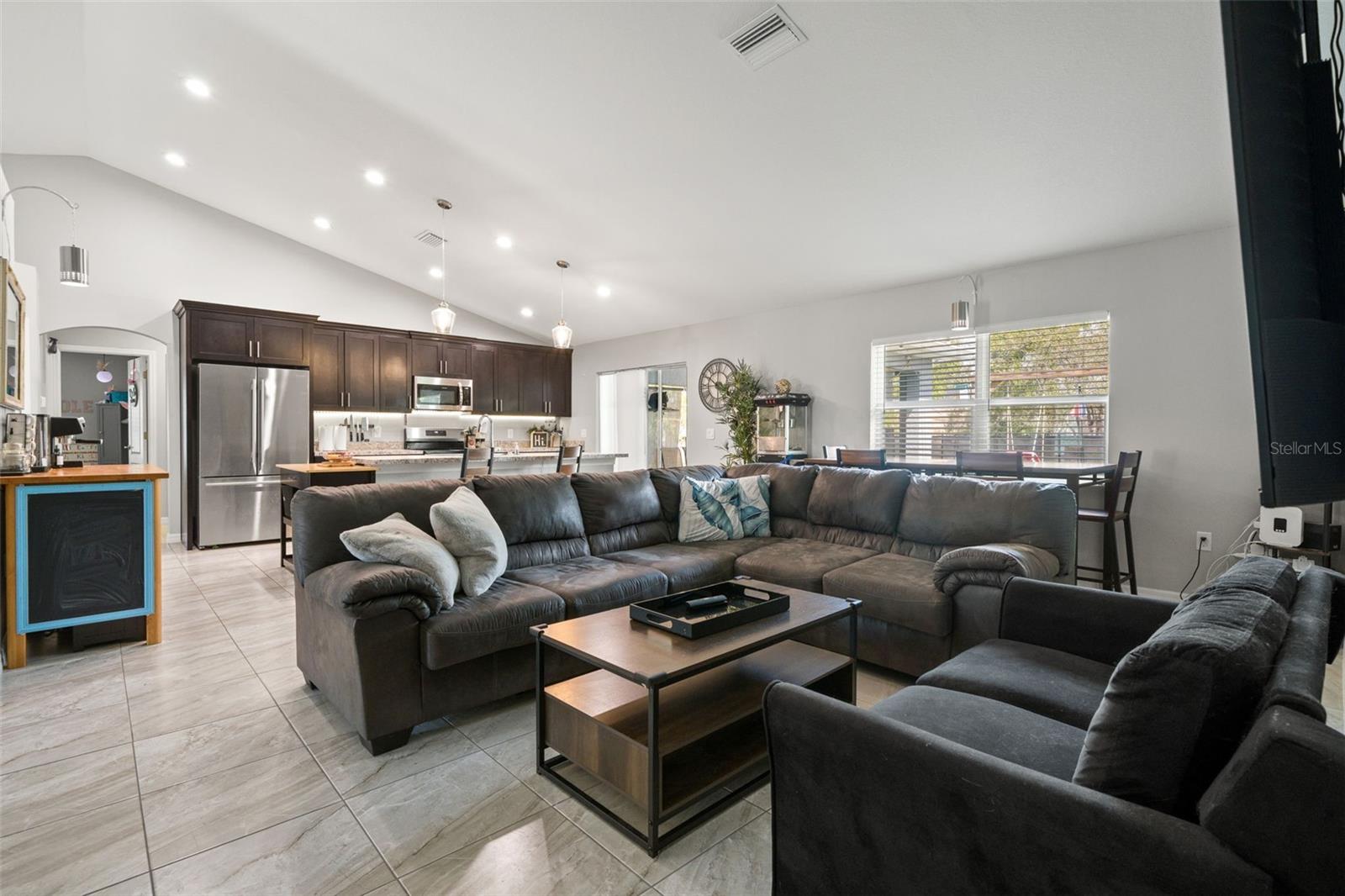 ROYAL HIGHLANDS - Residential