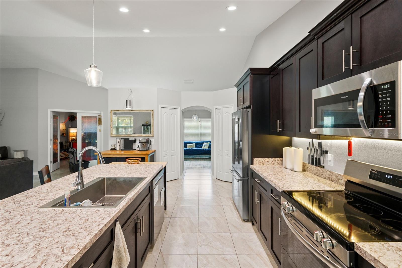 ROYAL HIGHLANDS - Residential