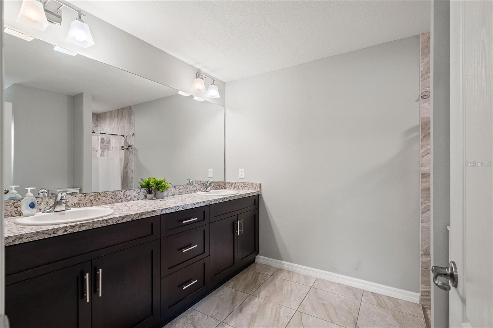 ROYAL HIGHLANDS - Residential