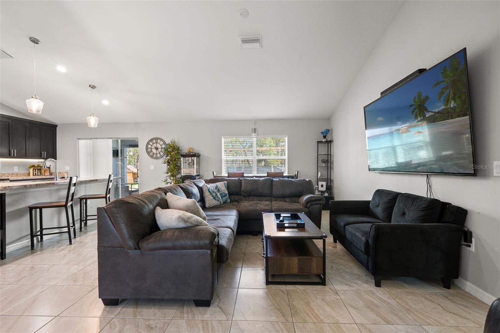 ROYAL HIGHLANDS - Residential